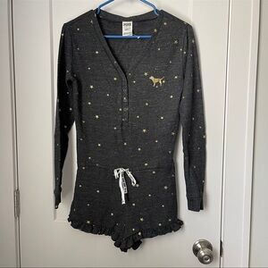 PINK Victoria's Secret Charcoal Gray Long-Sleeve Star Romper with Gold Dog Print
